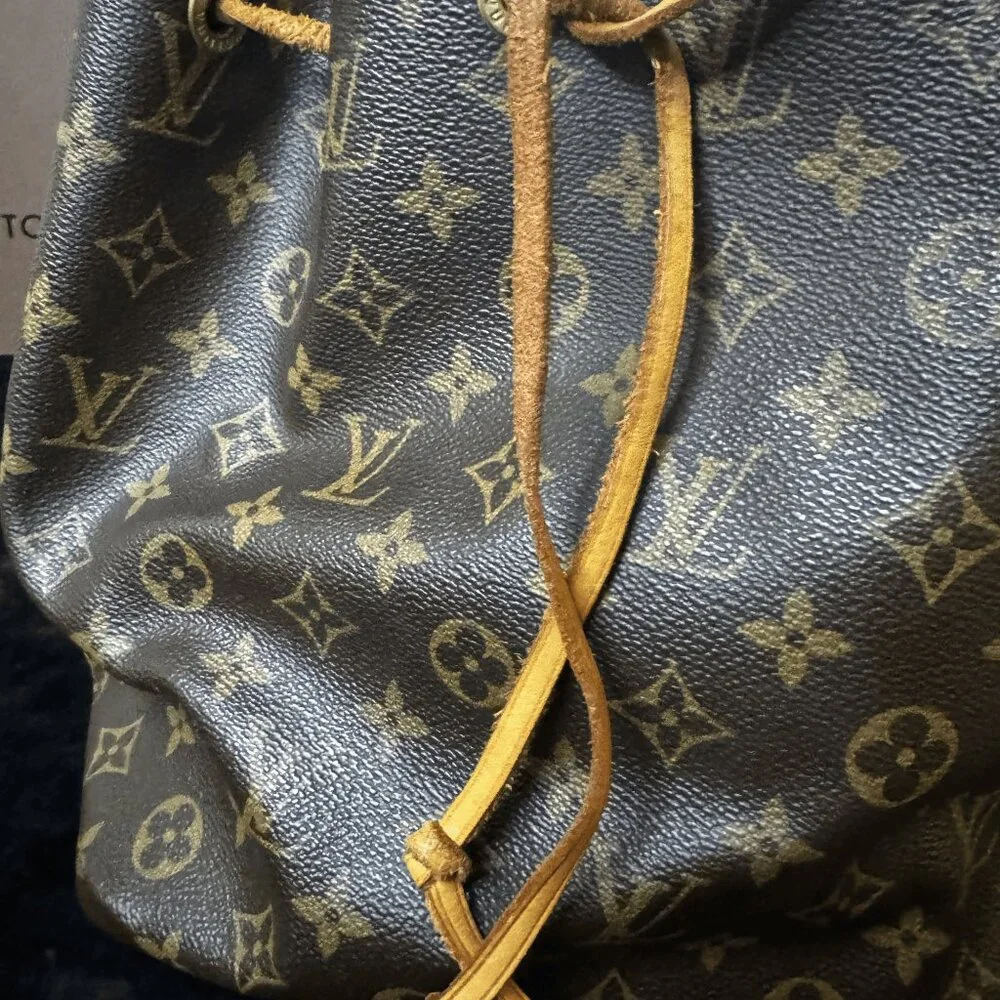 In Box Louis Vuitton bag! Never used - Picture 4 of 9